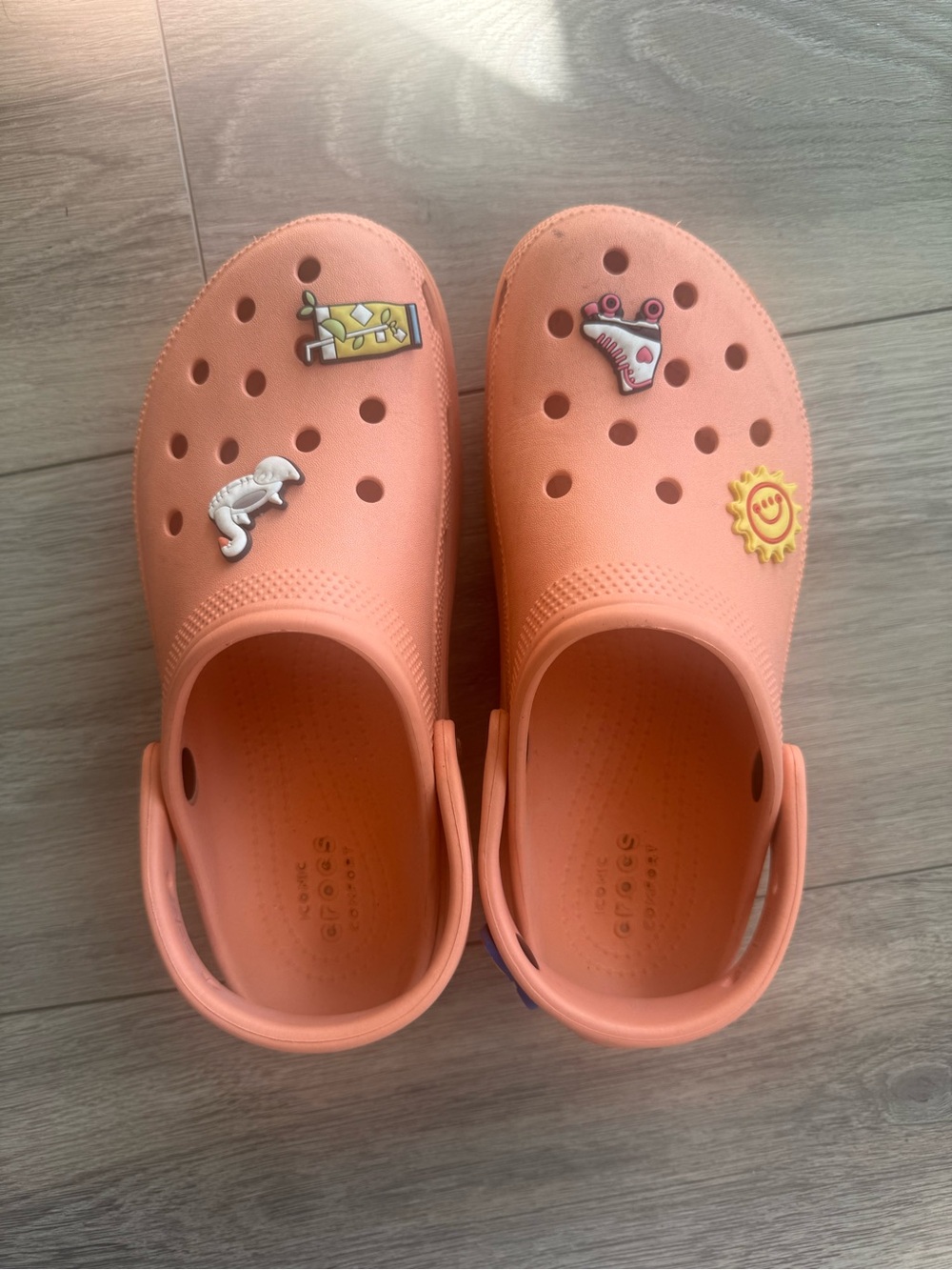 Women Peach Slip-On Crocs Sandals + 5 Jibbitz - Picture 3 of 6